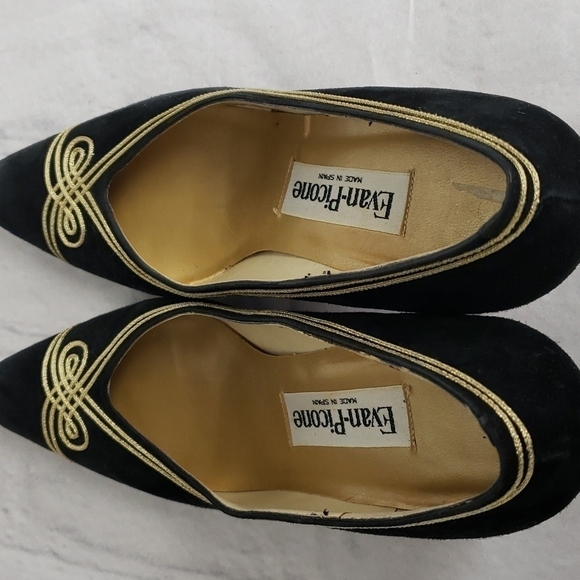 Evan Picone ATLANTIS Sexy Gorgeous Black Suede Gold Trim Pumps 7AA  In Box EUC - Picture 8 of 16